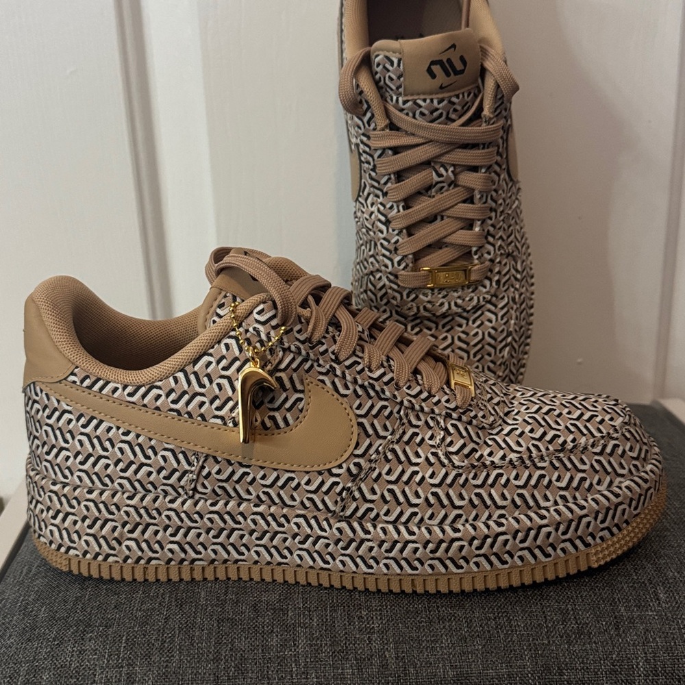 Nike Tan Sneakers